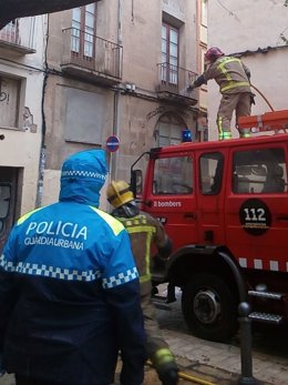 A prisión por provocar un incendio y agredir a policías y bomberos en Reus (Tarragona)
