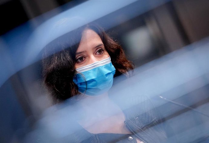 La presidenta de la Comunidad de Madrid, Isabel Díaz Ayuso, durante su visita a las instalaciones del Wanda Metropolitano, en Madrid (España) a 20 de abril de 2020.
