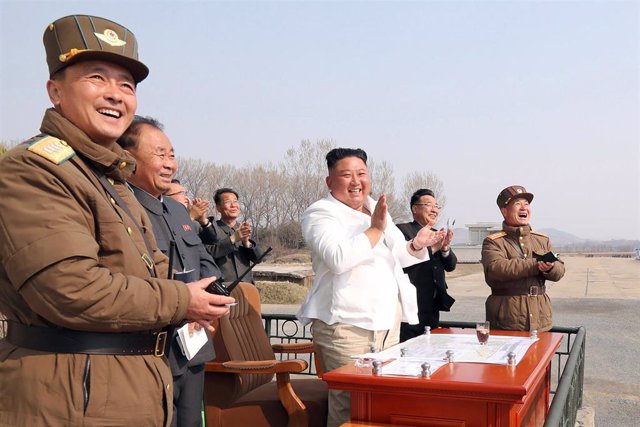 El líder de corea del norte, Kim Jong Un, durante unas maniobras militares
