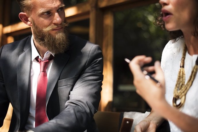 Hablando, charlar, conversación, barba, bigote, corbata