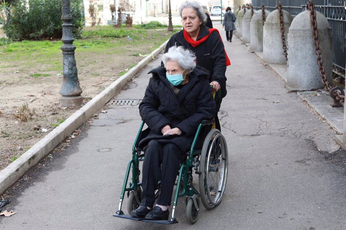 Coronavirus.- Los mayores de 70 años deberán pedir permiso para salir a la calle