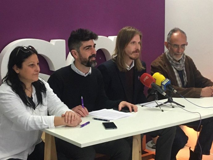 Imagen de Archivo de una rueda de prensa de Podemos Segovia con Pablo Fernández.