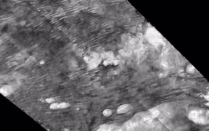 Predicen diablos de polvo en la superficie de Titán