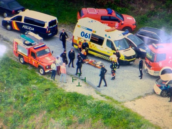Foto tomada desde helicóptero de Salvamento Marítimo de hombre rescatado en cabo Prior