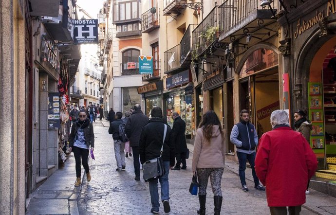 Personas caminando, Calle Ancha, Toledo