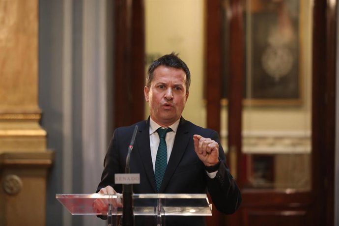 El portavoz de PVN en el Senado, Jokin Bildarratz, en rueda de prensa.