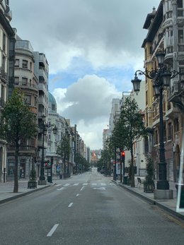 Calle Uría de Oviedo durante el estado de alarma por el nuevo coronavirus Covid-19