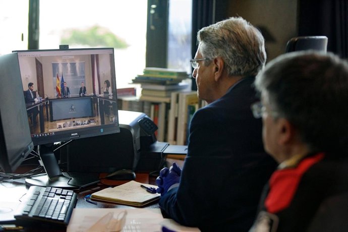 El consejero de Seguridad del Gobierno de Canarias, Julio Pérez, y el jefe de la Policía canaria, Luis Santos