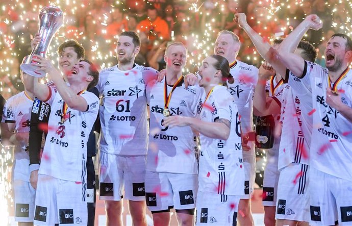 Los jugadores del Kiel celebran la Copa 2019
