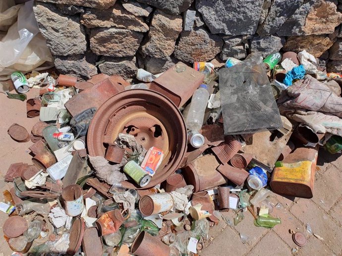 Residuos encontrados en zonas poco accesibles del Parque Nacional del Teide