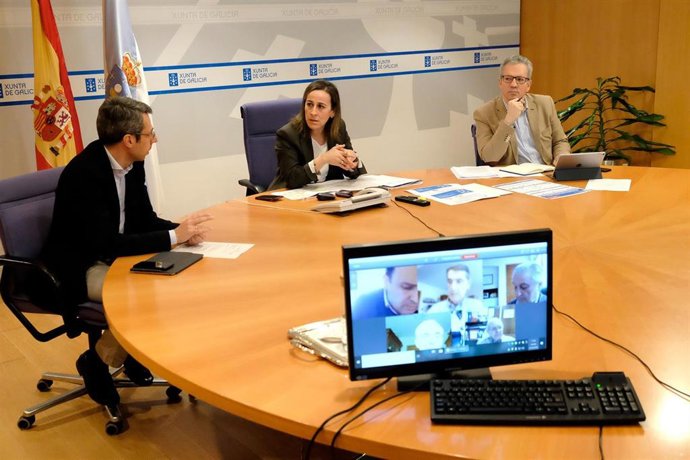 Reunión de la conselleira de Infraestruturas e Mobilidade, Ethel Vázquez, con el sector del transporte público