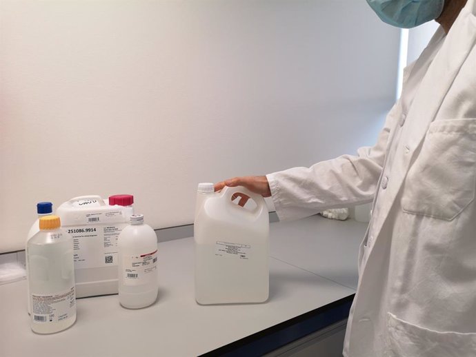Gel hidroalcohólico elaborado por la Farmacia del Hospital de la Serranía de Ronda