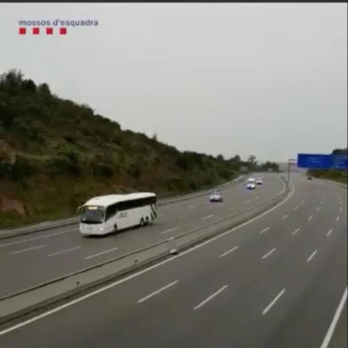 Mossos acompañan a cruceristas franceses hasta la frontera