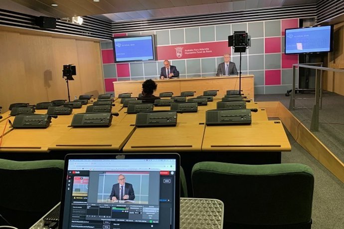 El diputado general de Álava, Ramiro González, en rueda de prensa