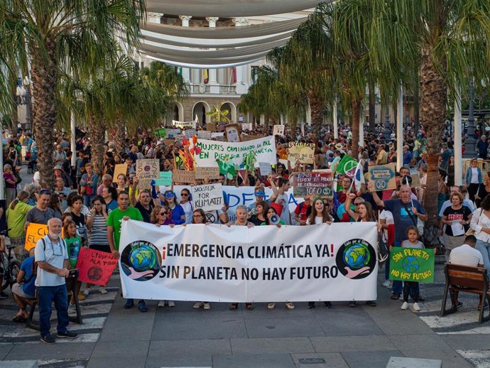 Manifestación de Cádiz por el Clima en la plaza de San Juan de Dios, Cádiz