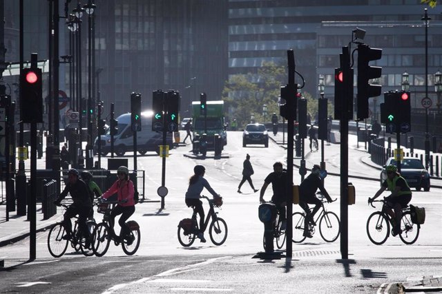 Personas en bicicleta en Londres