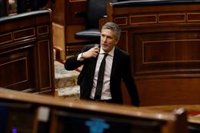 Marlaska pide al PP "no jugar" con la Guardia Civil y acepta que la pandemia pudo gestionarse "mucho mejor"