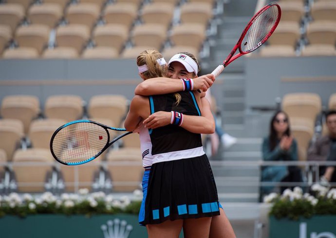 Timea Babos y Kristina Mladenovic en la final de dobles de Roland Garros 2019