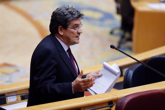 El ministro de Inclusión, Seguridad Social y Migraciones, José Luis Escrivá, durante su intervención en la primera sesión de control al Gobierno en el Senado desde la declaración del estado de alarma.