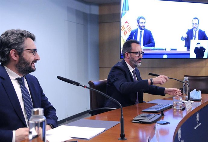 El ministro Portavoz, Eric Jover, acompañado del ministro de Asuntos Sociales, Vivienda y Juventud, Víctor Filloy.