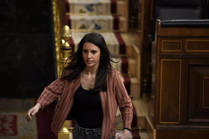 La ministra de Igualdad, Irene Montero llega al Congreso de los Diputados 