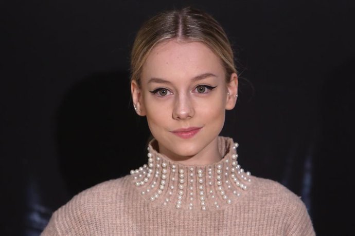 La actriz Ester Expósito comparada con otras mujeres. ¿A estas alturas se debe hacer encuestas de ver quién es mejor? 