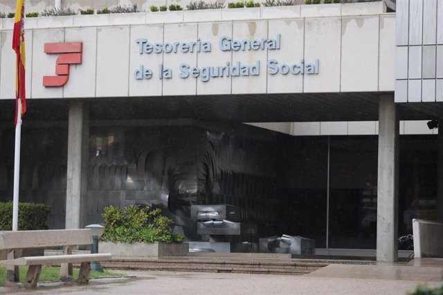 Entrada a una oficina de la Tesorería General de la Seguridad Social