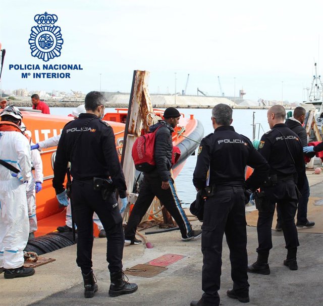 La Policía Nacional detiene a tres presuntos pateristas que pretendían introducir a 35 personas en España de forma ilegal