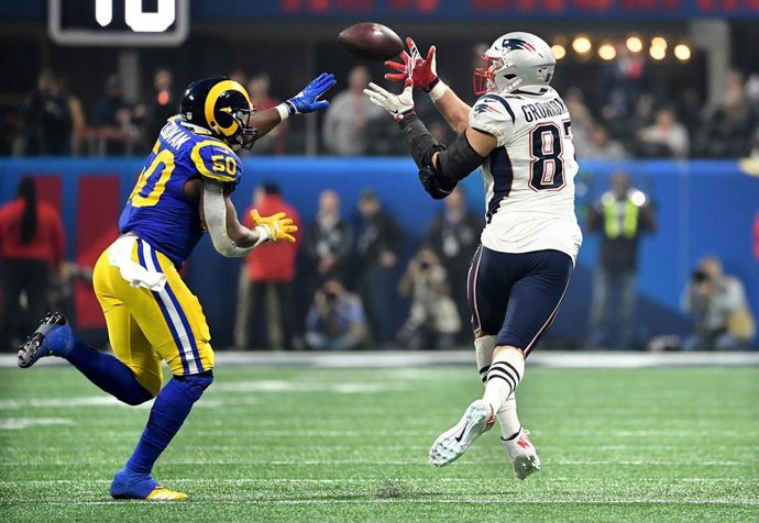 Rob Gronkowski realiza una recepción durante la Super Bowl 2019 ante Los Angeles Rams
