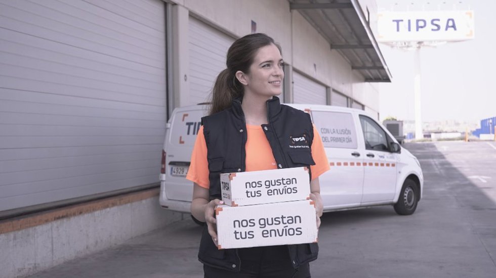Tipsa transporta de forma altruista más de 300.000 equipos de protección individual donados por clientes