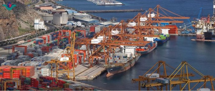 Contenedores en el puerto de Santa Cruz de Tenerife