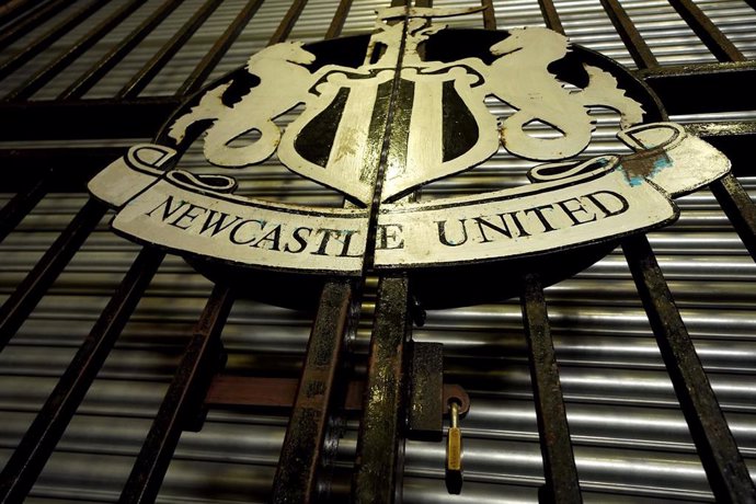 14 March 2020, England, Newcastle: A general view of the closed gates of St James' Park, home stadium of Newcastle United, a day after the Premier League was suspended until 04 April 2020 amid the coronavirus outbreak. Photo: Owen Humphreys/PA Wire/dpa