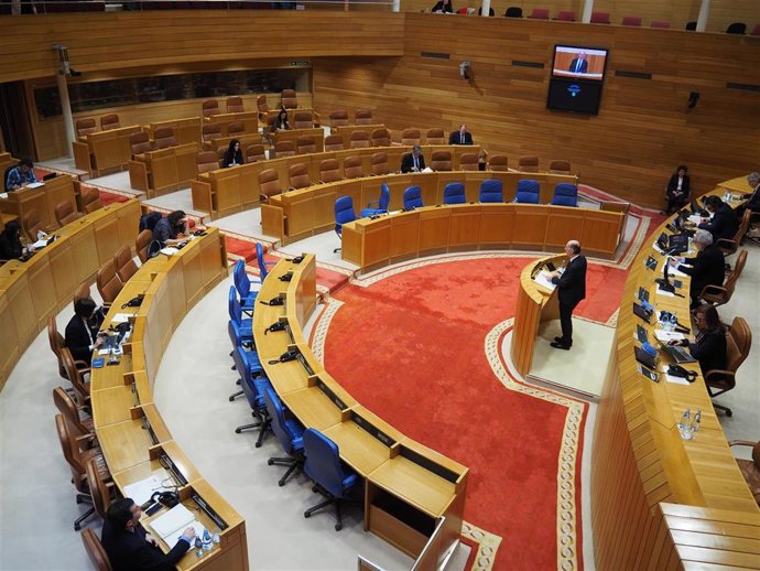 El conselleiro de Sanidade comparece en el Parlamento sobre la crisis del COVID-19.