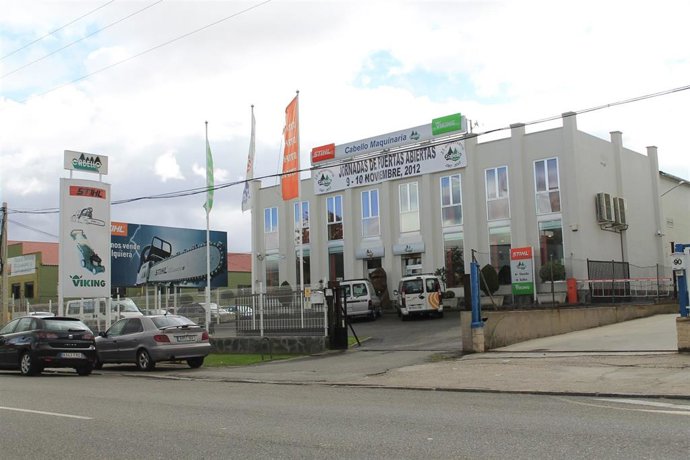 Plano general, de una de las calles, del polígono  industrial de Toledo