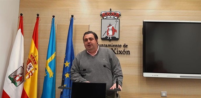 El concejal de Foro en Gijón Pelayo Barcia, en rueda de prensa (archivo)