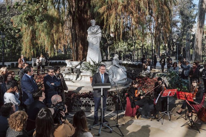 Imagen de archivo del homenaje a Bécquer en el parque de María Luisa