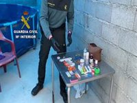 La Guardia Civil frustra una pelea de gallos clandestina en Adra (Almería) con 16 asistentes