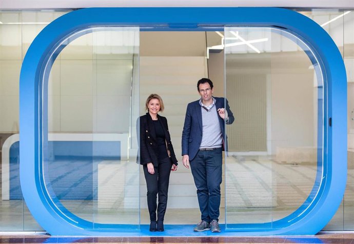 Patricia Pastor, directora general de GoHub, y Jaime Barba, director de Tecnologías Disruptivas de Global Omnium. T