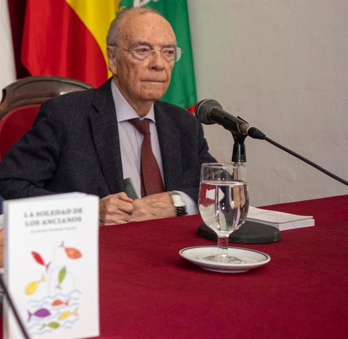 José Antonio Hernández Guerrero, autor del libro La soledad de los ancianos
