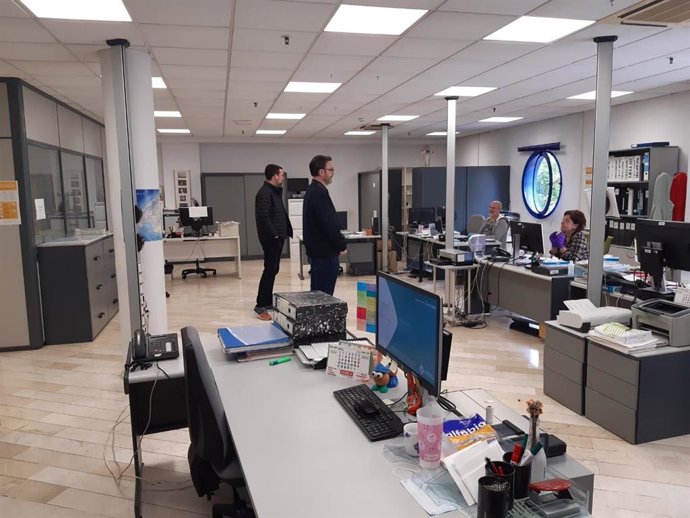 El alcalde de Palma, José Hila, en su visita al área de Bienestar Social.