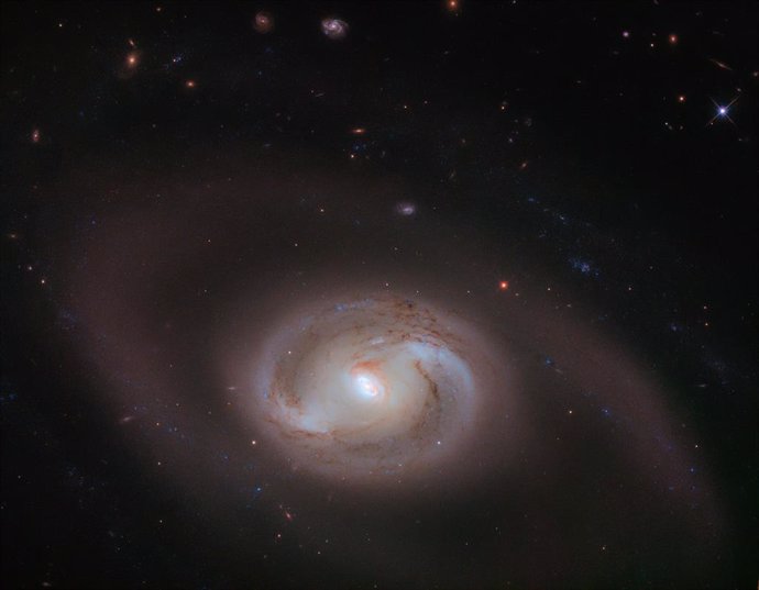 NGC 2273, la galaxia doblemente espiral