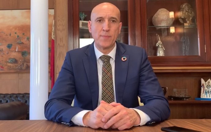 El alcalde de León, José Antonio Diez, anuncia nuevas medidas de reactivación económica y apoyo social a través de un vídeo.