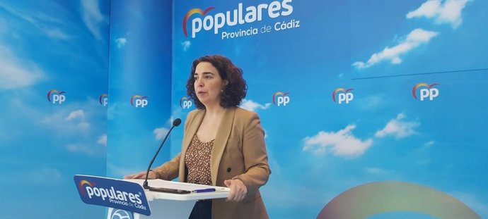 La portavoz provincial del PP de Cádiz, Carmen Sánchez, en rueda de prensa