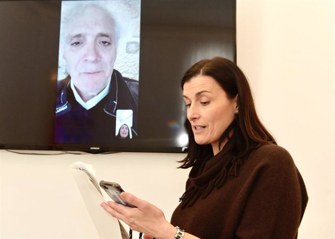 Gema Igual en videoconferencia con Ángel Cuevas