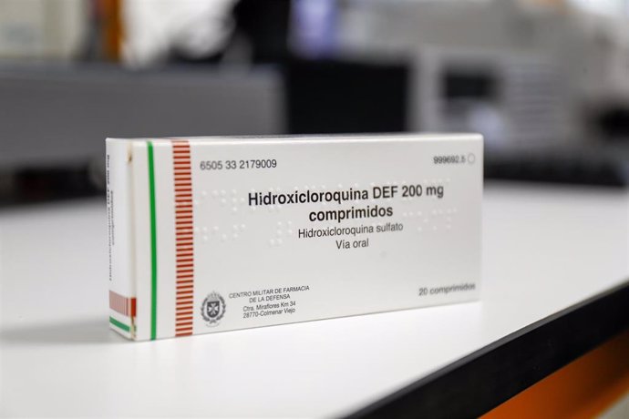 Hidroxicloroquina, uno de los medicamentos que están probando para comprobar su eficacia contra el Covid-19, en una de las salas del edificio del Control de Calidad del Laboratorio del Centro Militar de Farmacia de la Defensa