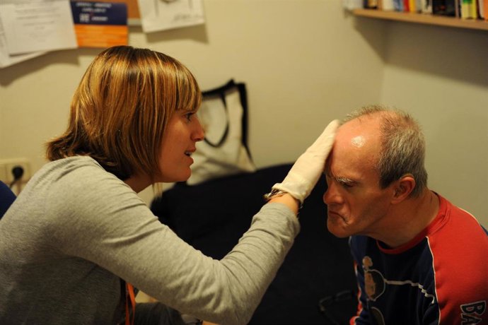 La Federación Catalana de Discapacidad Intelectual (Dincat) insiste en adaptar libros y textos para discapacitados intelectuales