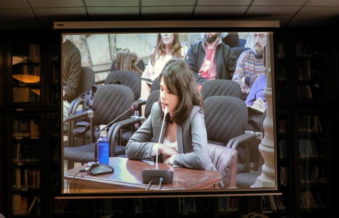 La portavoz de Unidas Podemos en la Asamblea de Madrid, Isa Serra, durante el juicio en TSJM donde declara en un juicio por participar en una protesta contra un desahucio en 2014, en Madrid (España), a 12 de febrero de 2020.