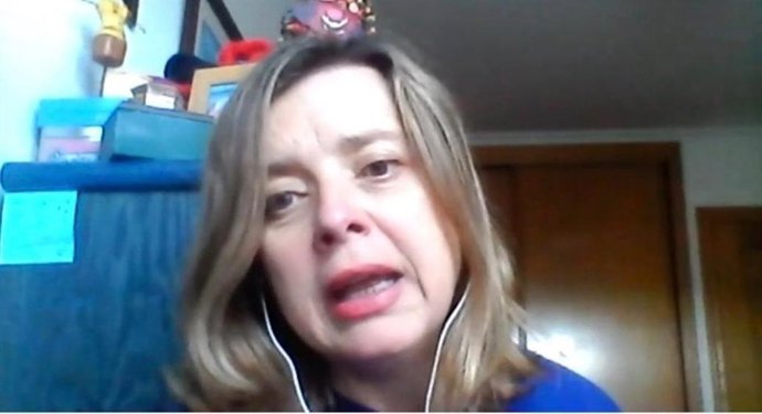 La portavoz de Somos Oviedo, Ana Taboada, en rueda de prensa telemática.