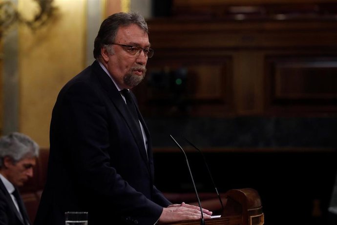 El diputado de Foro, Isidro Martínez Oblanca, durante su intervención en el pleno del Congreso.