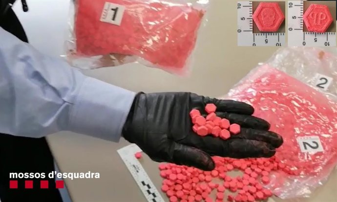 Pastillas de éxtasis localizadas por los Mossos d'Esquadra en la mochila de un hombre en la Seu d'urgell